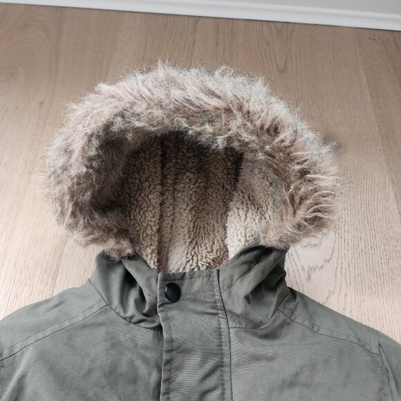 Boys winter jacket size S (6-7) - Picture 2 of 9